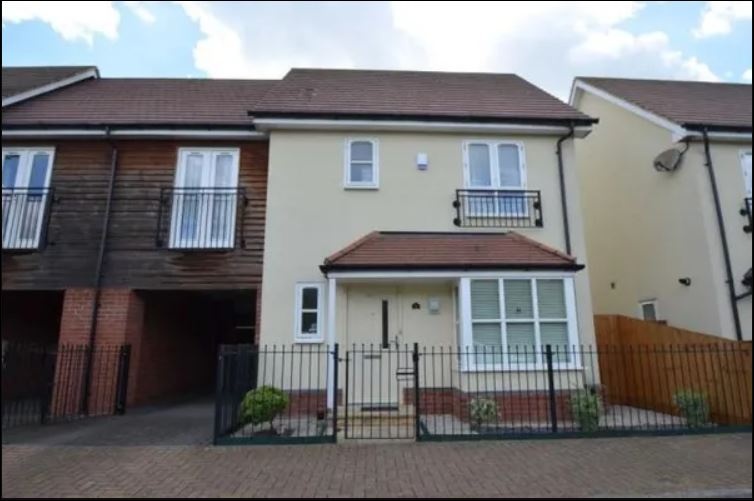 Middleton, Milton Keynes 3 Bed SemiDetached House, Far Holme, MK10