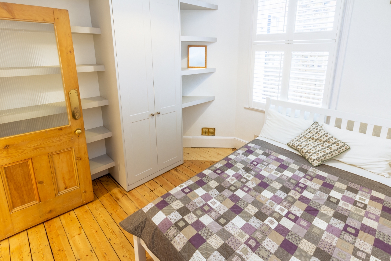 London 3 Bed Flat, Oakmead Road, SW12 To Rent Now for £2,650.00 p/m