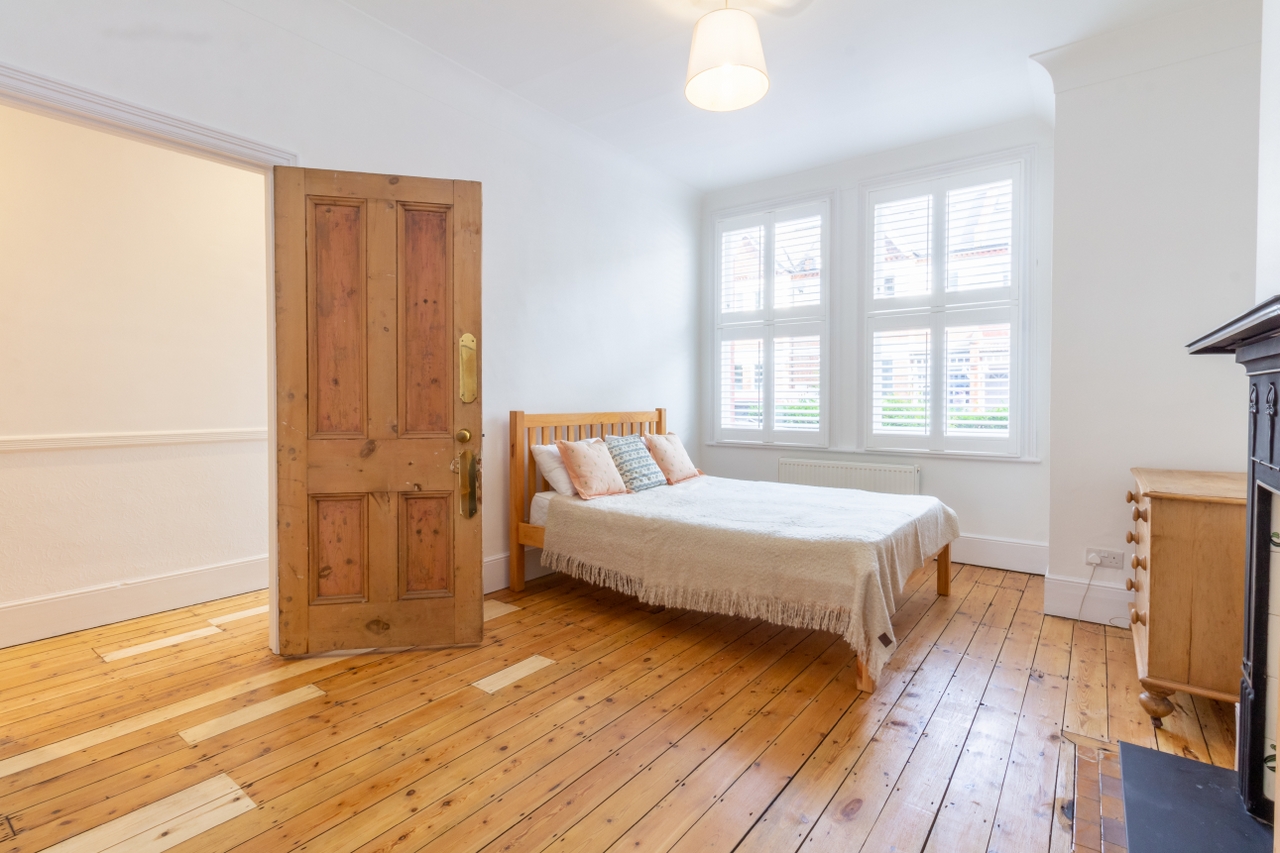 London 3 Bed Flat, Oakmead Road, SW12 To Rent Now for £2,650.00 p/m