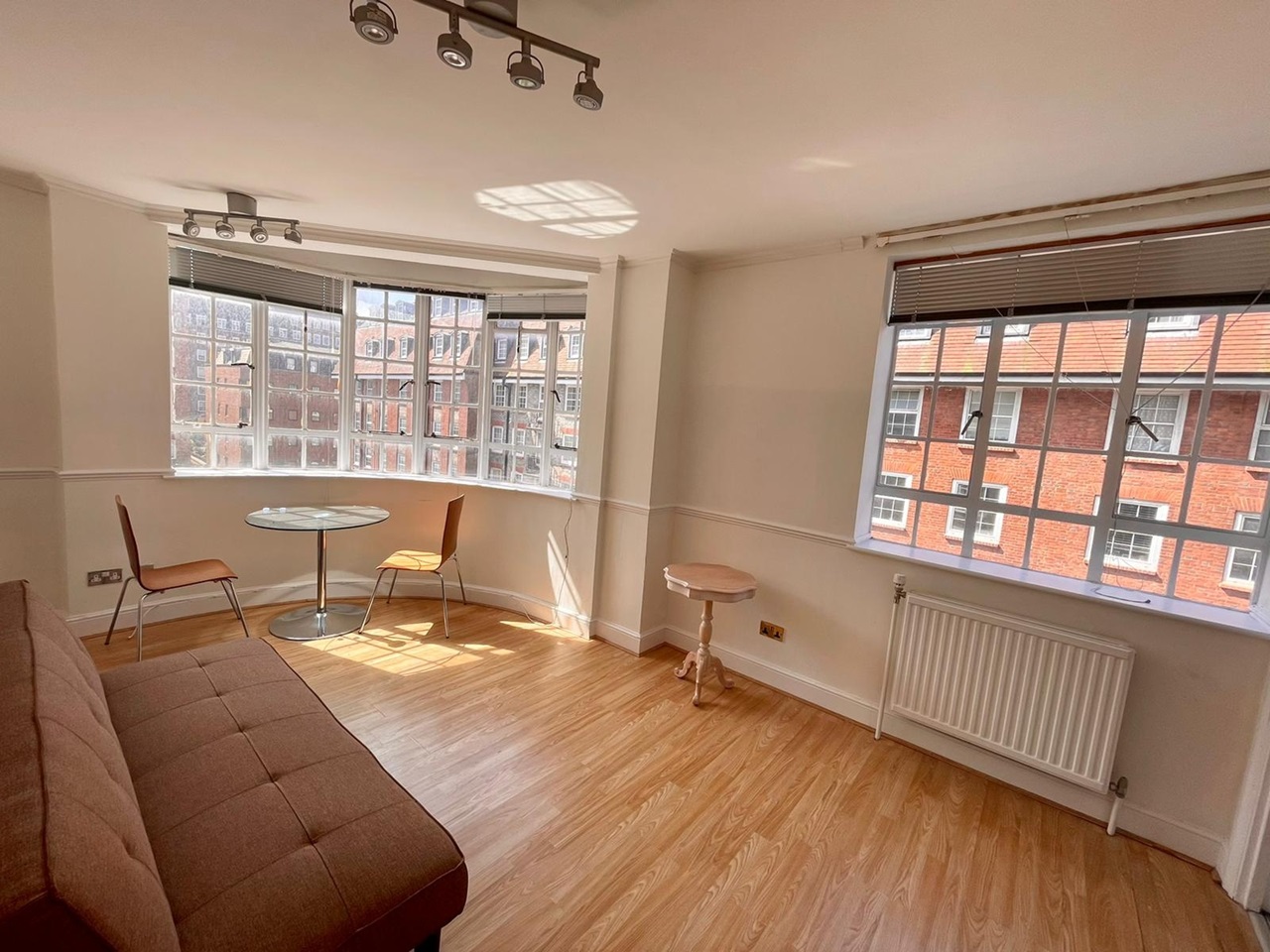 London 1 Bed Flat, Chelsea Cloisters, SW3 To Rent Now for £1,646.67 p/m
