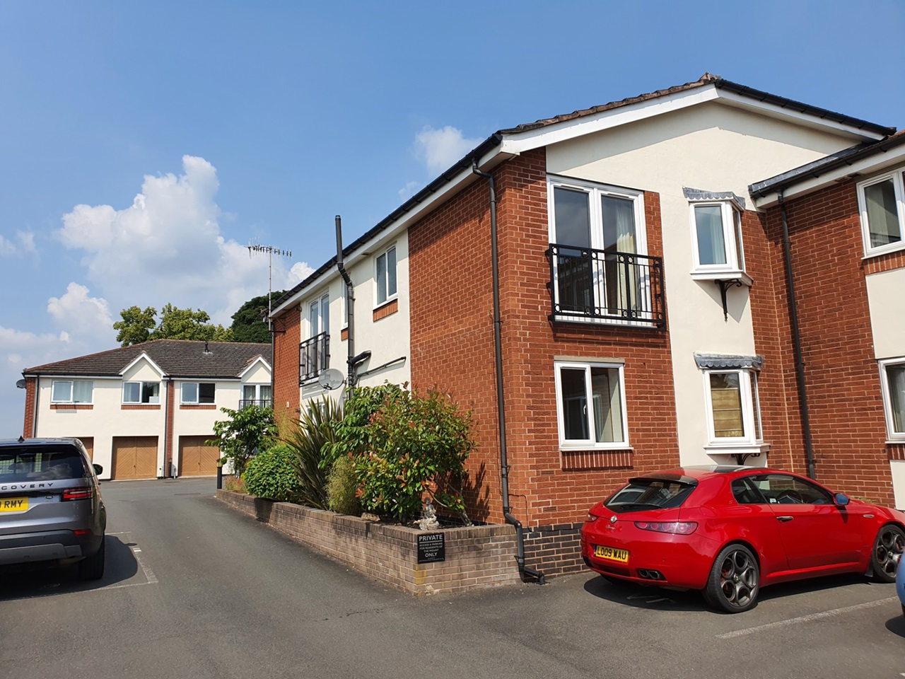 Old Whittington, Chesterfield 2 Bed Flat, The Mount, S41 To Rent Now for £650.00 p/m