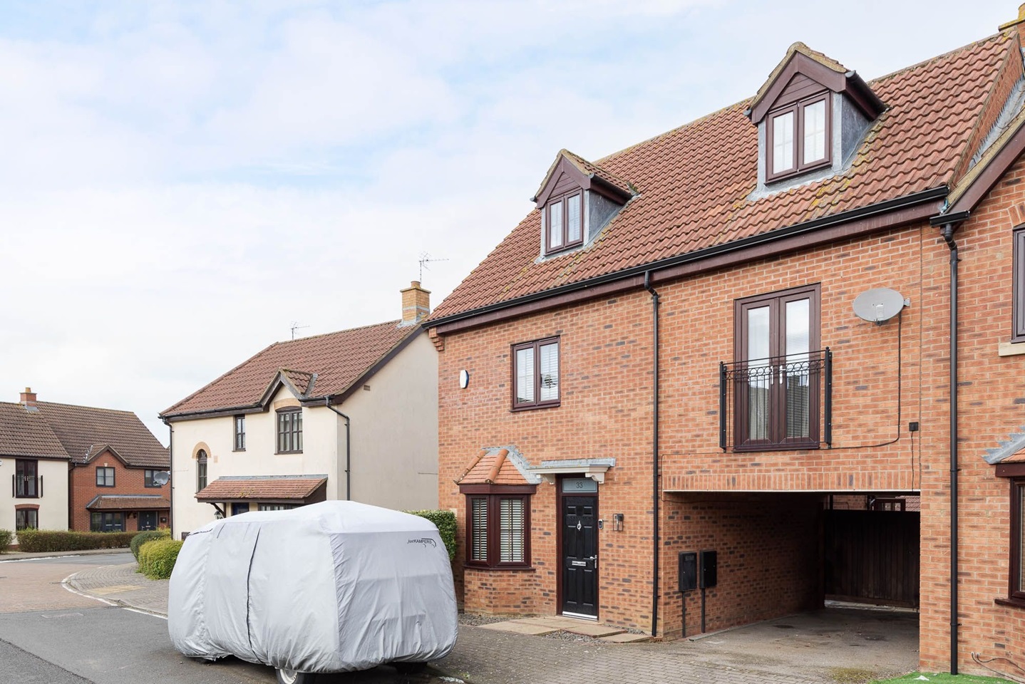 Westcroft, Milton Keynes 4 Bed SemiDetached House, Edzell Crescent