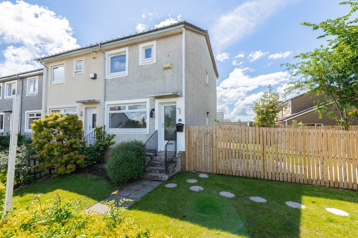 Newton Mearns, Glasgow 2 Bed End Terrace, Broom Road East, G77 To