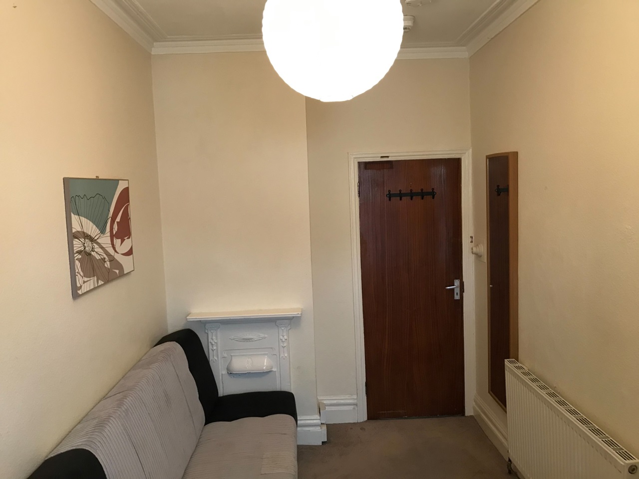 London Bedsit, Montague Gardens, W3 To Rent Now for £450.00 p/m