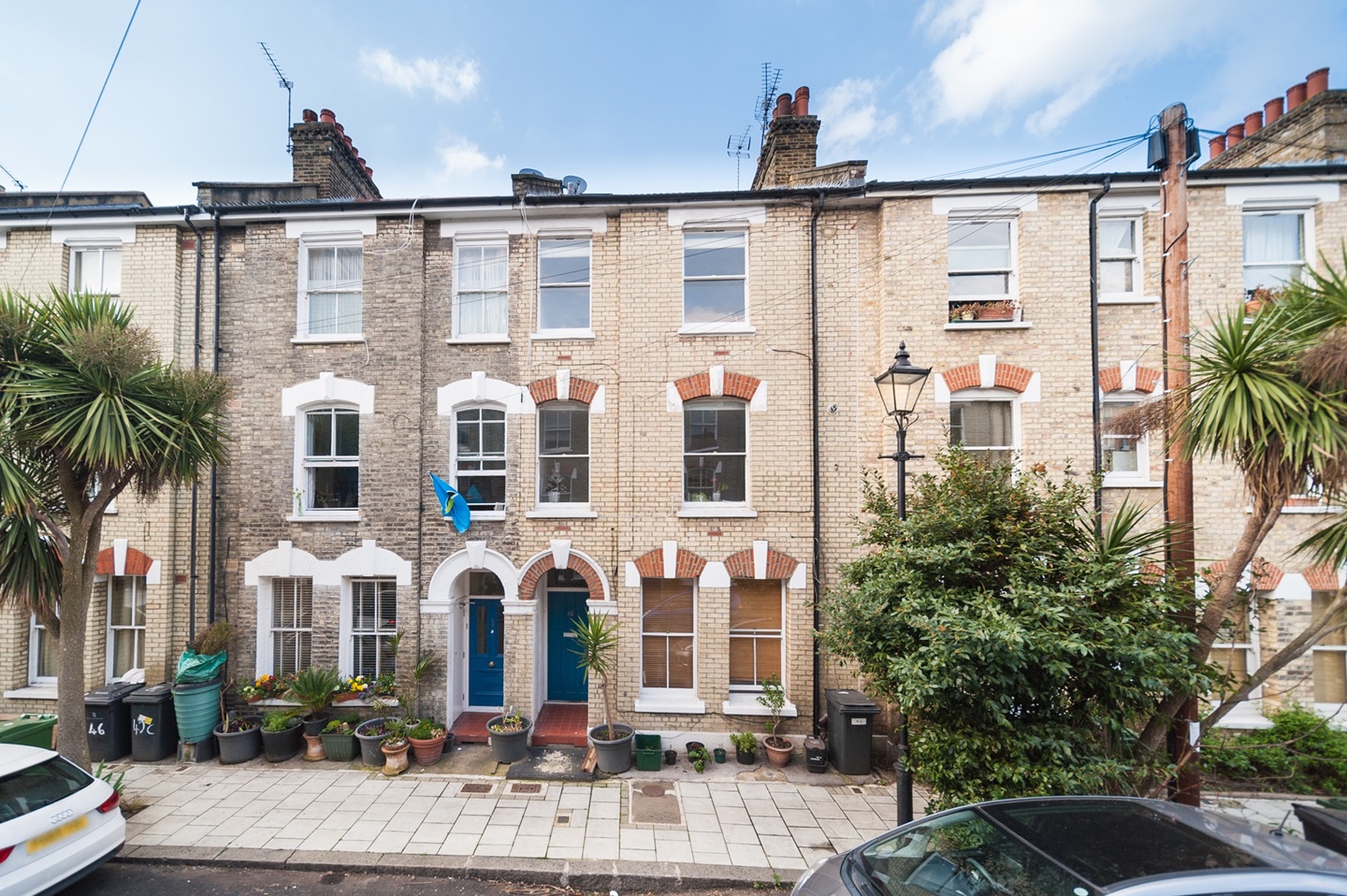 London 2 Bed Flat, Bonnington Square, SW8 To Rent Now for £2,400.00 p/m