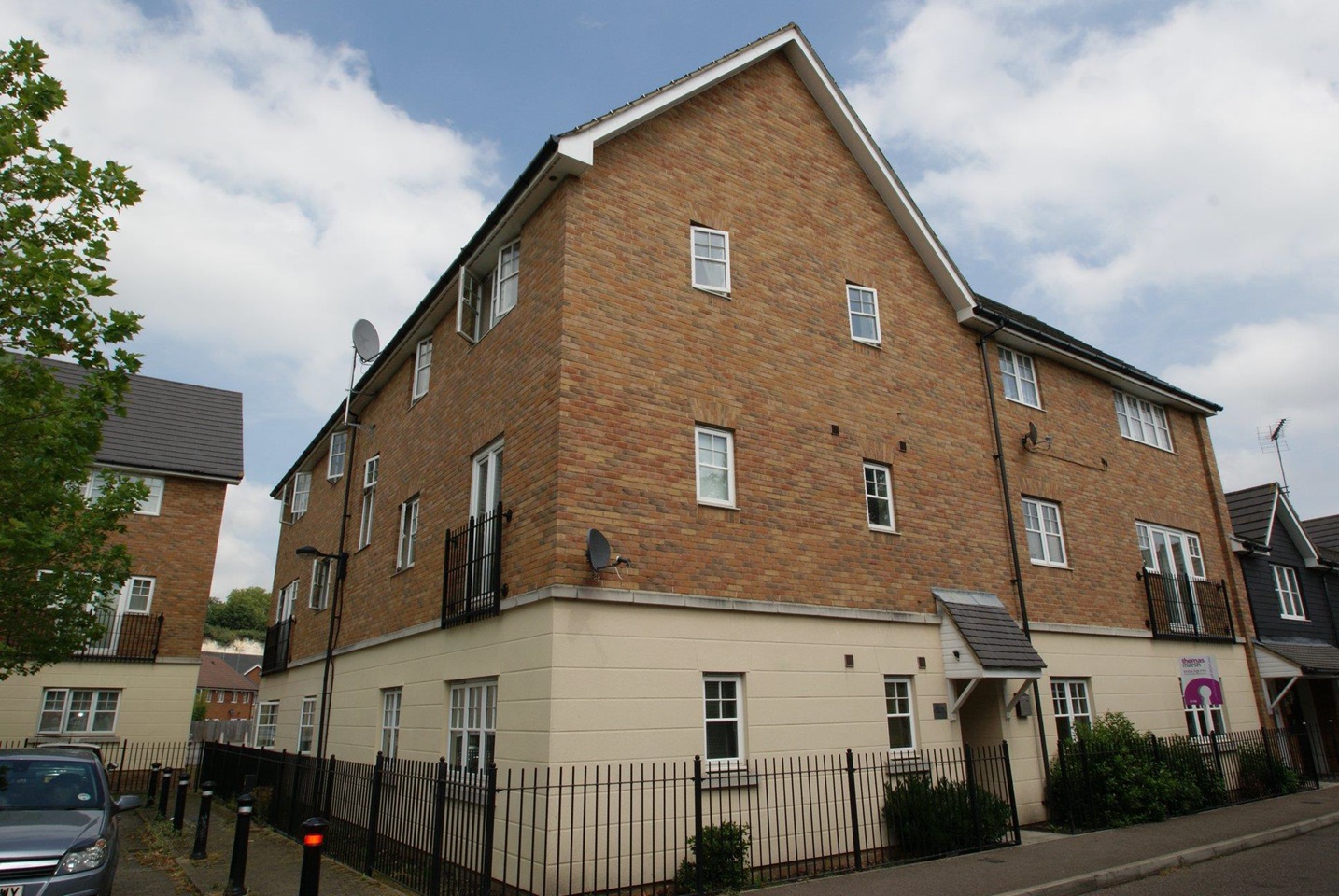Purfleet 1 Bed Flat, Caspian Way, RM19 To Rent Now for £850.00 p/m