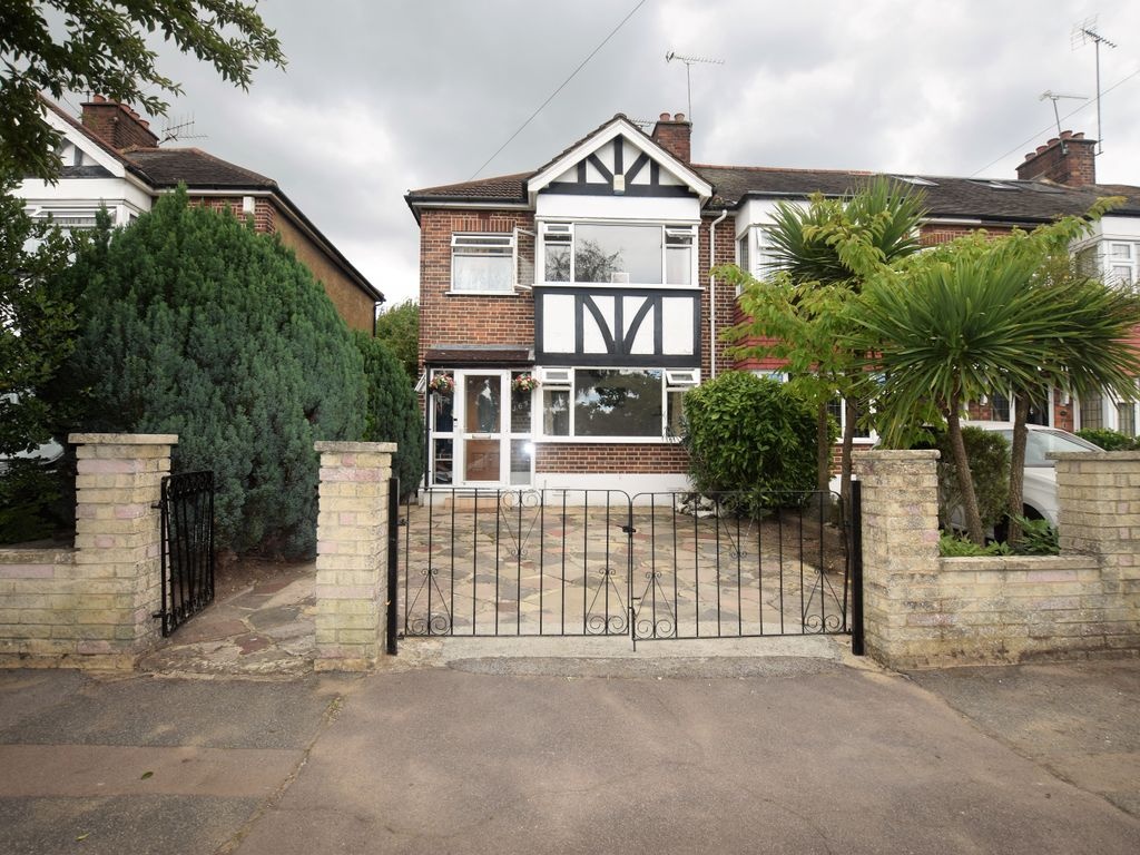 Woodford Green 3 Bed End Terrace, Brackley Square, IG8 To Rent Now