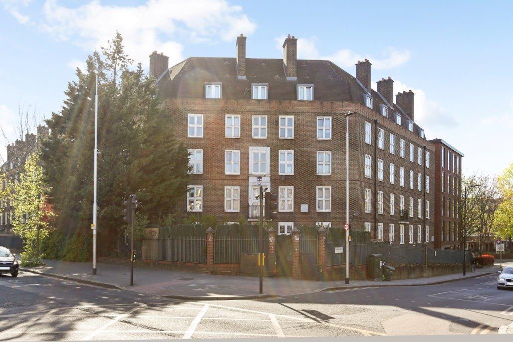 London 2 Bed Flat, Aston House, SW8 To Rent Now for £1,600.00 p/m