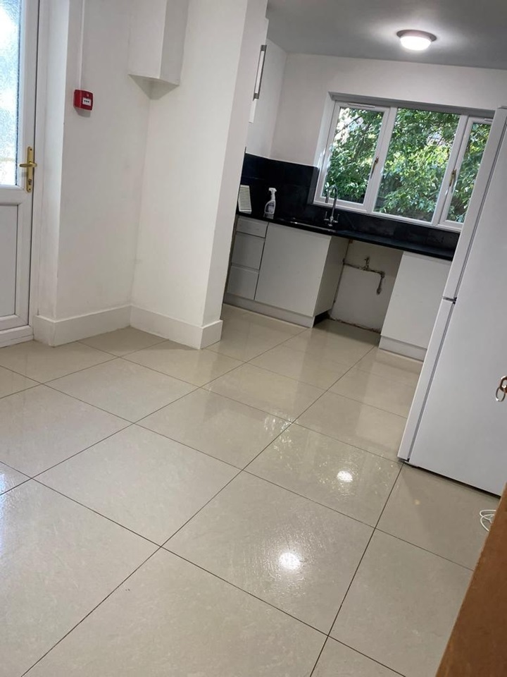 London 1 Bed Evering Road, N16 To Rent Now for £1,400.