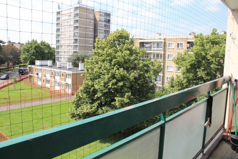 London Room in a Shared Flat, Langford House, SE8 To Rent Now for £