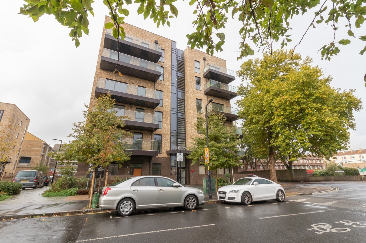 London 2 Bed Flat, Leyland Court, SE15 To Rent Now for £1,800.00 p/m