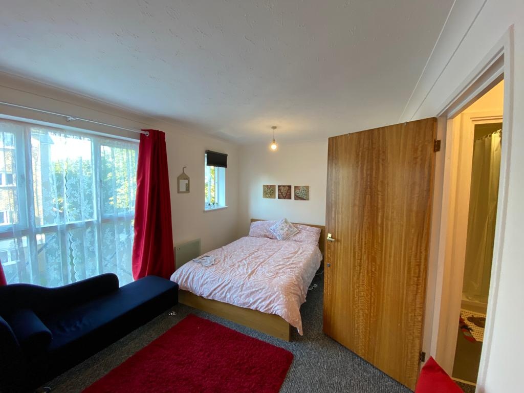 London Studio Flat, Glastonbury Court, SE14 To Rent Now for £1,200.