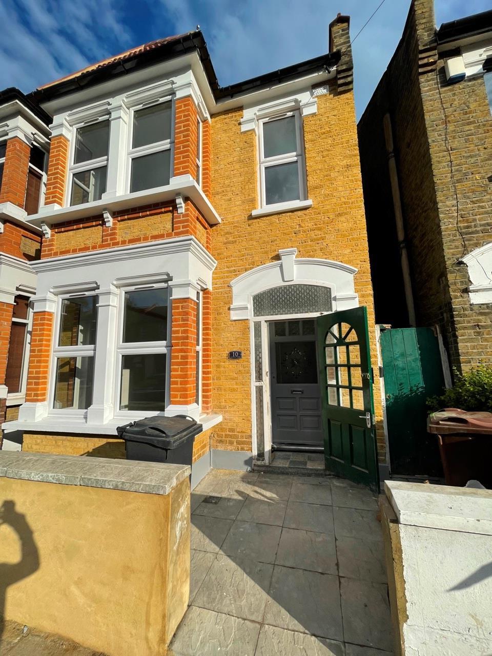London 3 Bed SemiDetached House, Goodman Road, E10 To Rent Now for £2,100.00 p/m