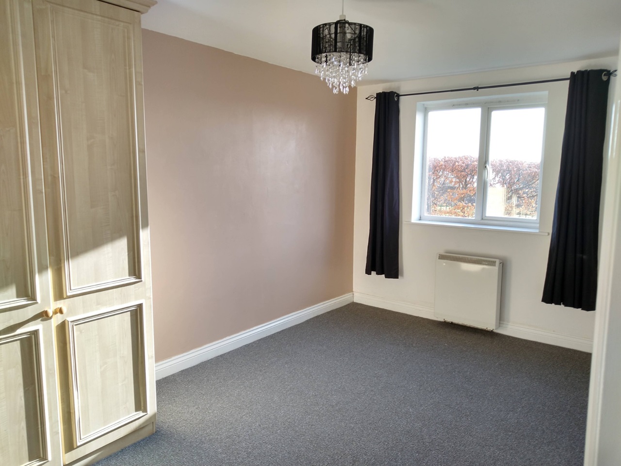 Grays 2 Bed Flat, Worthing Close, RM17 To Rent Now for £1,300.00 p/m