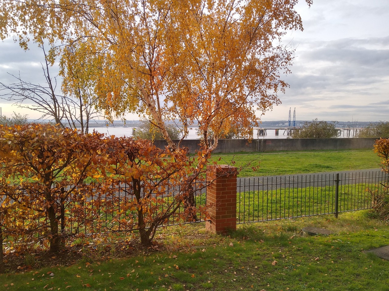 Grays 2 Bed Flat, Worthing Close, RM17 To Rent Now for £1,300.00 p/m