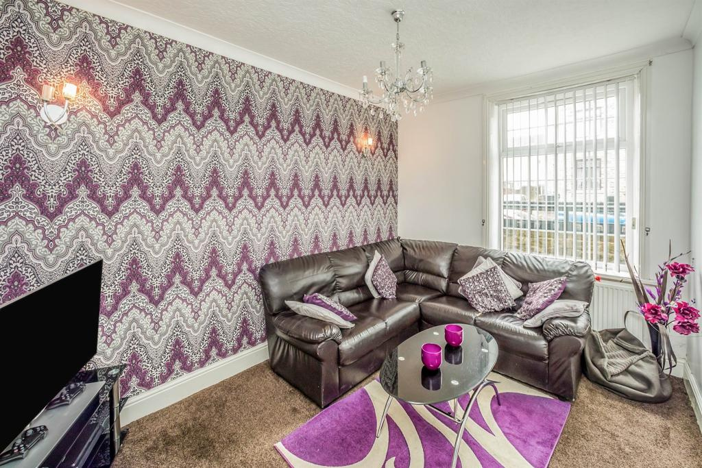 Halifax 3 Bed Terraced House, Blackwood Grove, HX1 To Rent Now for