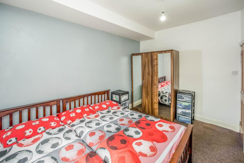 Halifax 3 Bed Terraced House, Blackwood Grove, HX1 To Rent Now for