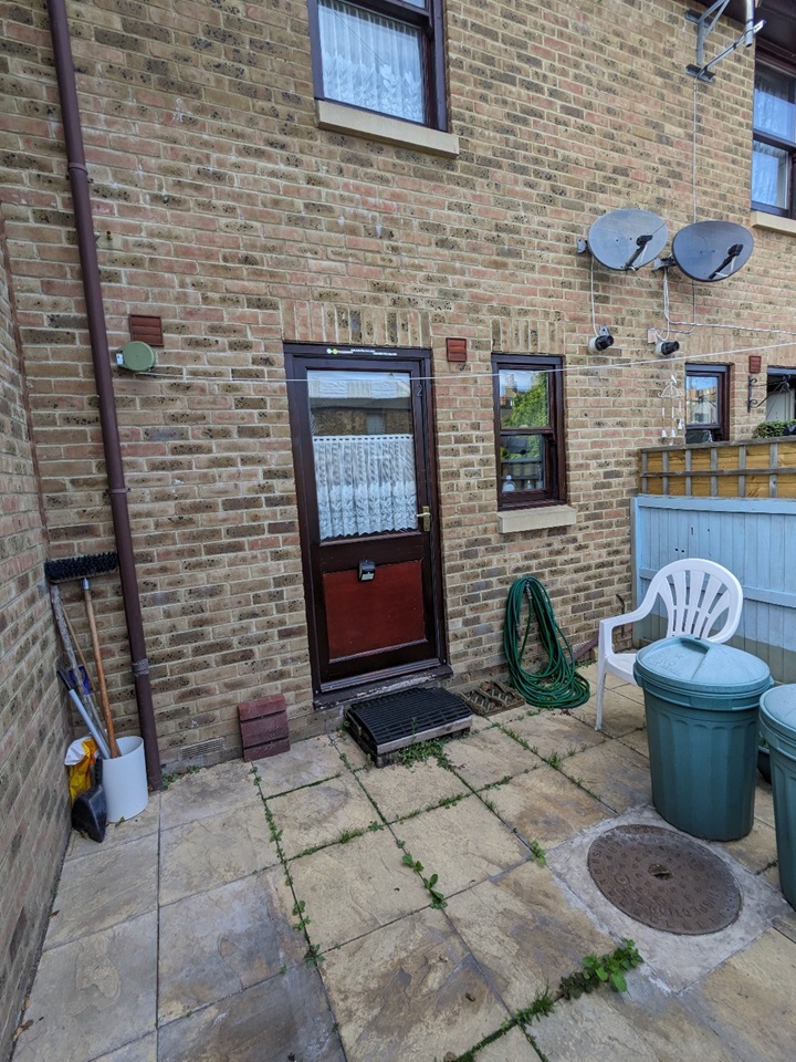 Ramsgate 2 Bed Terraced House, Baker Court, CT11 To Rent Now for £