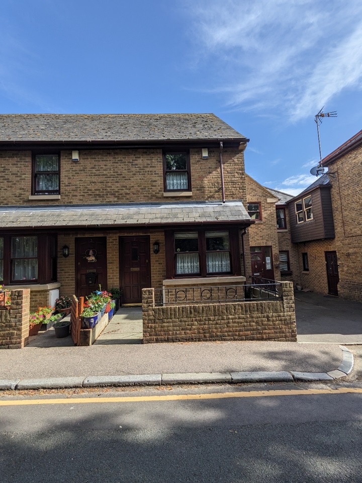 Ramsgate 2 Bed Terraced House, Baker Court, CT11 To Rent Now for £