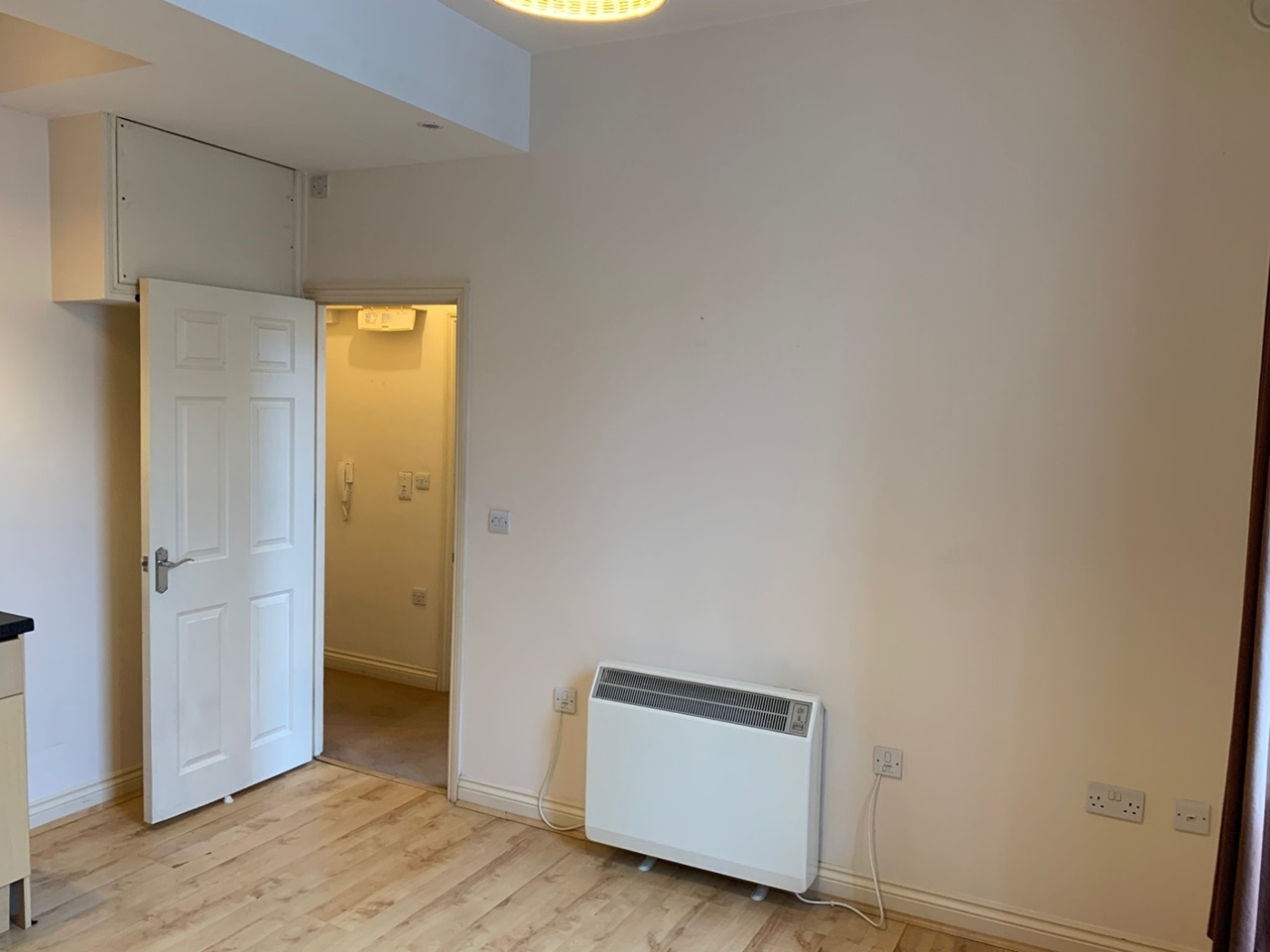 Yeovil 1 Bed Flat, Becket House, BA20 To Rent Now for £600.00 p/m