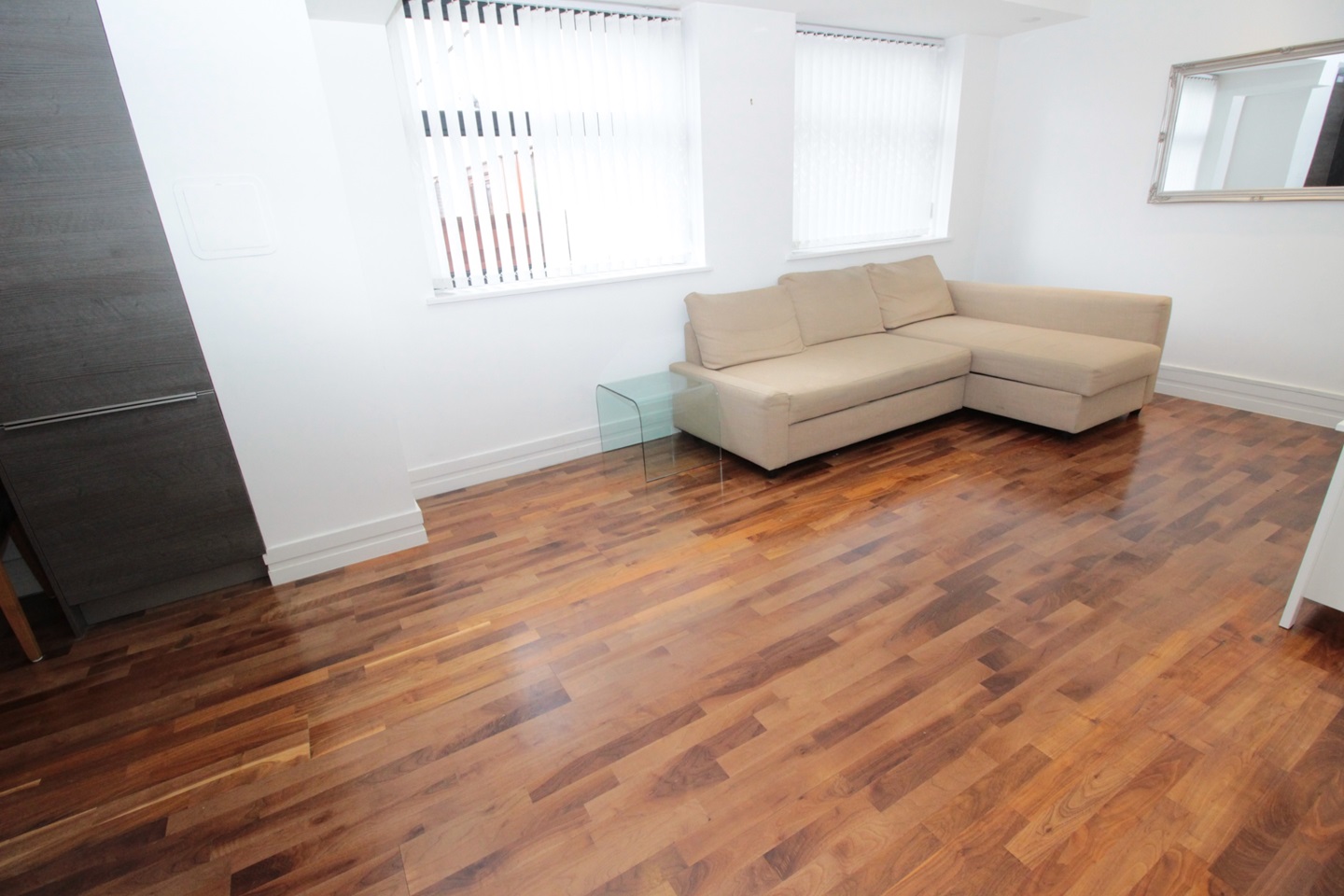 London 1 Bed Flat, Madoc Close (Golders Green), NW2 To Rent Now for