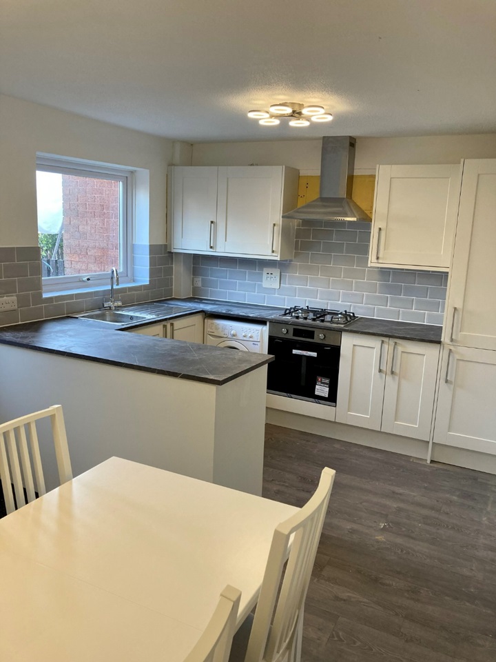 Salford 3 Bed Terraced House, Weedall Avenue, M5 To Rent Now for £
