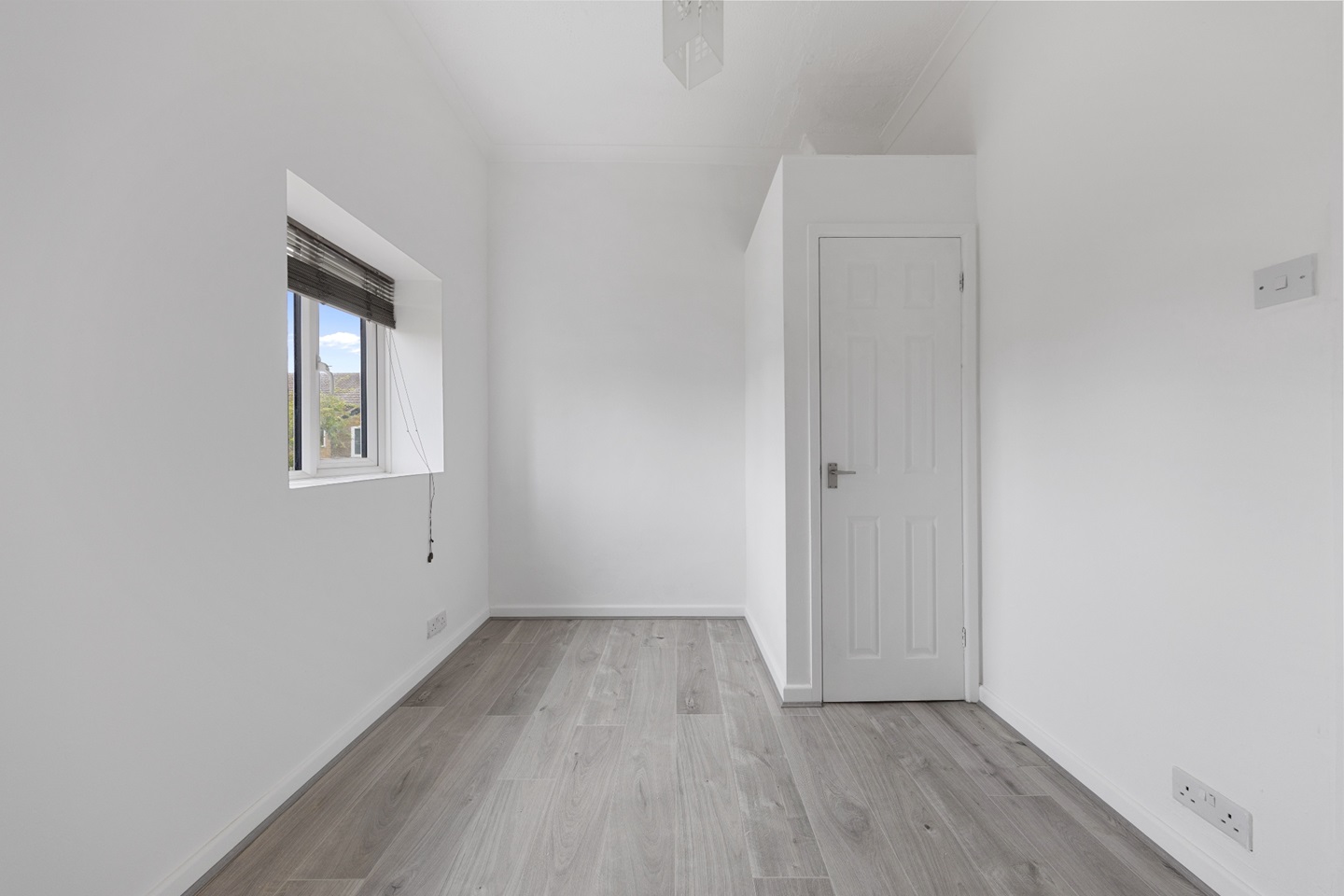 Knaphill, Woking 1 Bed Flat, Seymour Court, GU21 To Rent Now for £