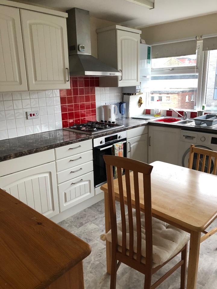 London Studio Flat, Folkestone Road, E17 To Rent Now for £1,350.00 p/m