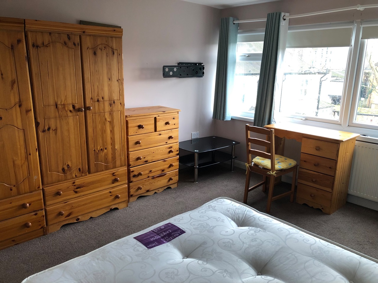 London Studio Flat, Folkestone Road, E17 To Rent Now for £1,350.00 p/m