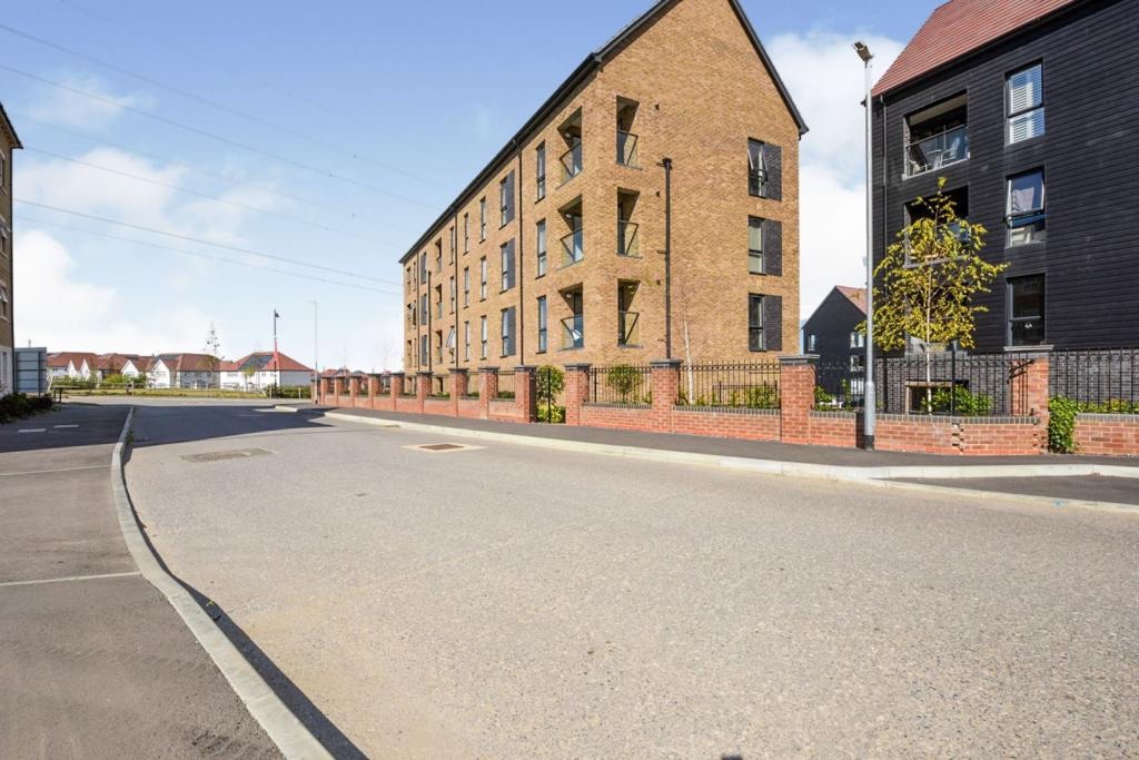 Ebbsfleet Valley, 2 Bed Flat, Weldon Ebbsfleet Valley