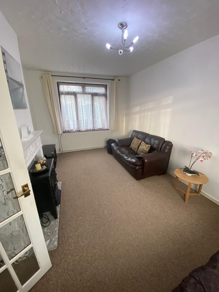 Dagenham 3 Bed SemiDetached House, Chaplin Road, RM9 To Rent Now