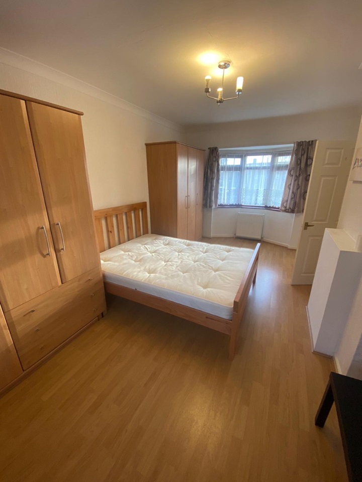 Dagenham 3 Bed SemiDetached House, Chaplin Road, RM9 To Rent Now