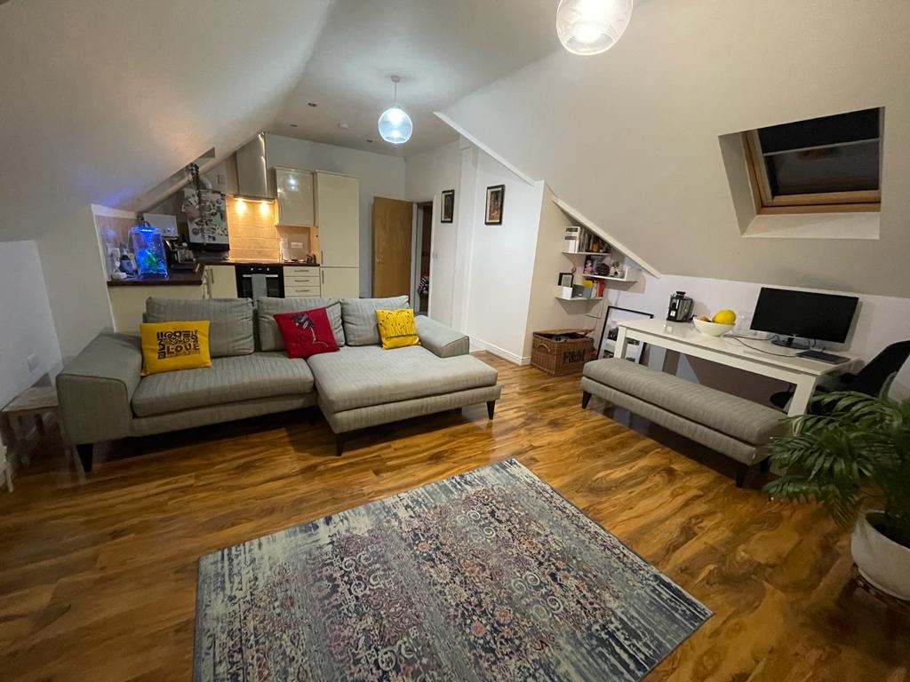 Hatfield 2 Bed Flat, Longfield House, AL10 To Rent Now for £1,400.