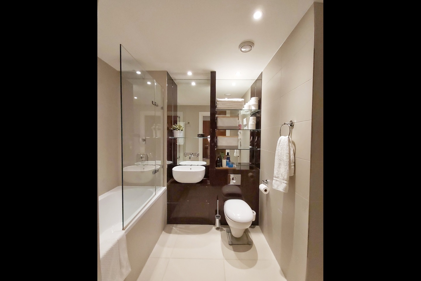 Kingston Upon Thames 2 Bed Flat, Admiralty Building, KT2 To Rent