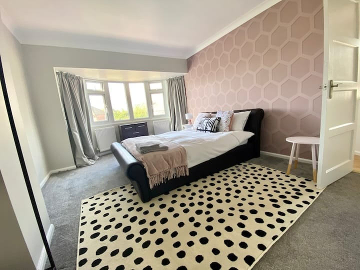 Leeds 3 Bed SemiDetached House, Carr Manor View, LS17 To Rent Now