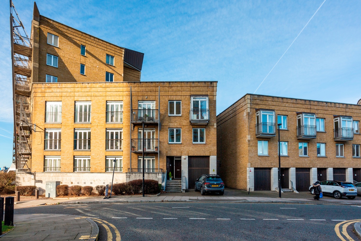 London 3 Bed SemiDetached House, Three Colt Street, E14 To Rent