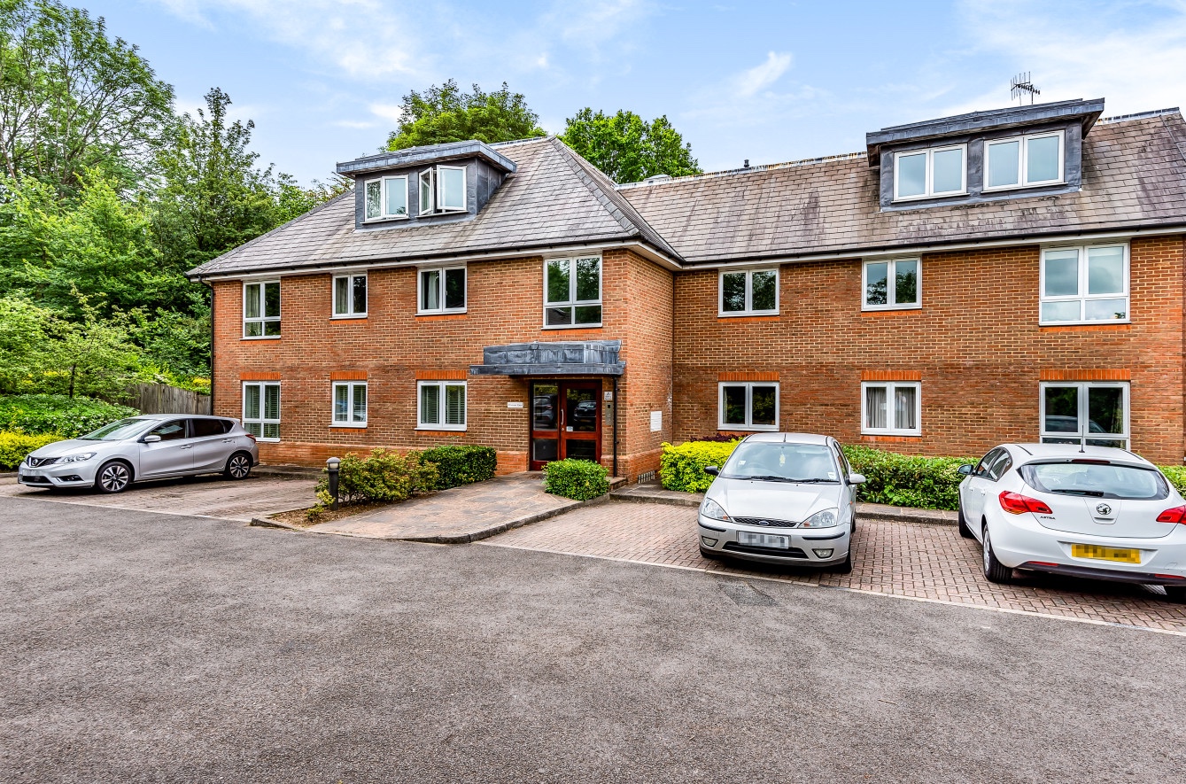 Burpham 1 Bed Flat, Primrose Court, GU4 To Rent Now for £950.00 p/m