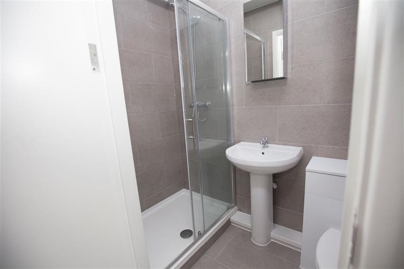 Hounslow Studio Flat, Madison Heights, TW3 To Rent Now for £1,100.
