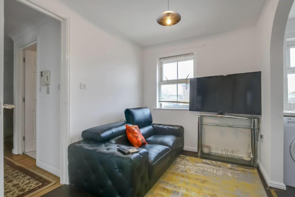 London 3 Bed Flat, Commercial Way, SE15 To Rent Now for £2,600.00 p/m
