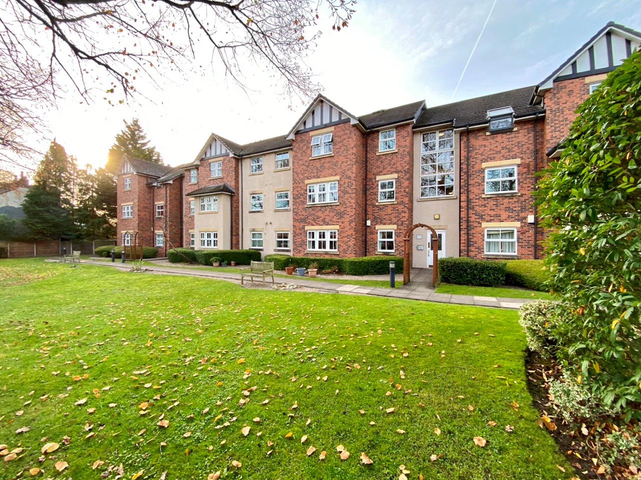 Poynton, Stockport 2 Bed Flat, Coppice House, SK12 To Rent Now for