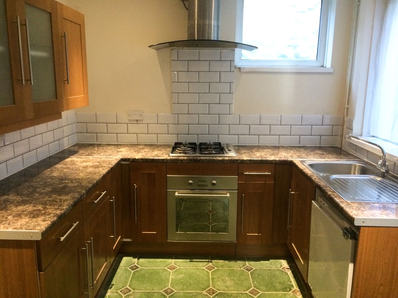 St. Thomas, Swansea 3 Bed Terraced House, Windmill Terrace, SA1 To