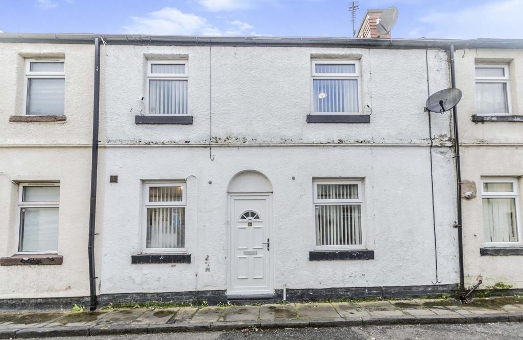 Oldham 2 Bed Terraced House, Copster Place, OL8 To Rent Now for £
