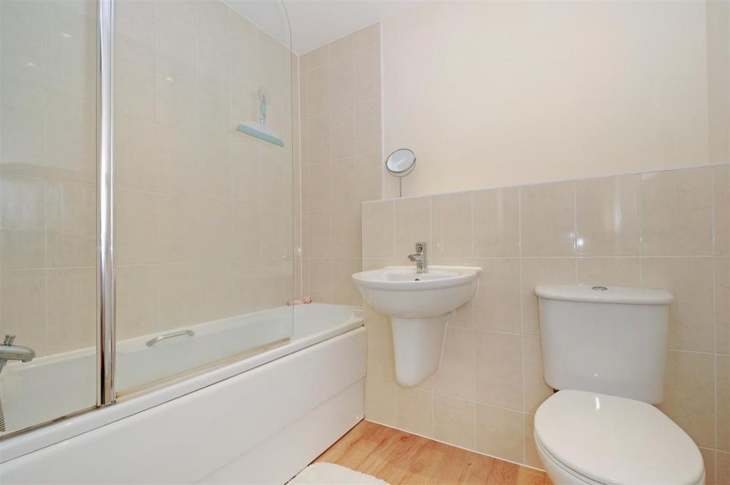 Redhill 1 Bed Flat, Canalside, RH1 To Rent Now for £1,150.00 p/m