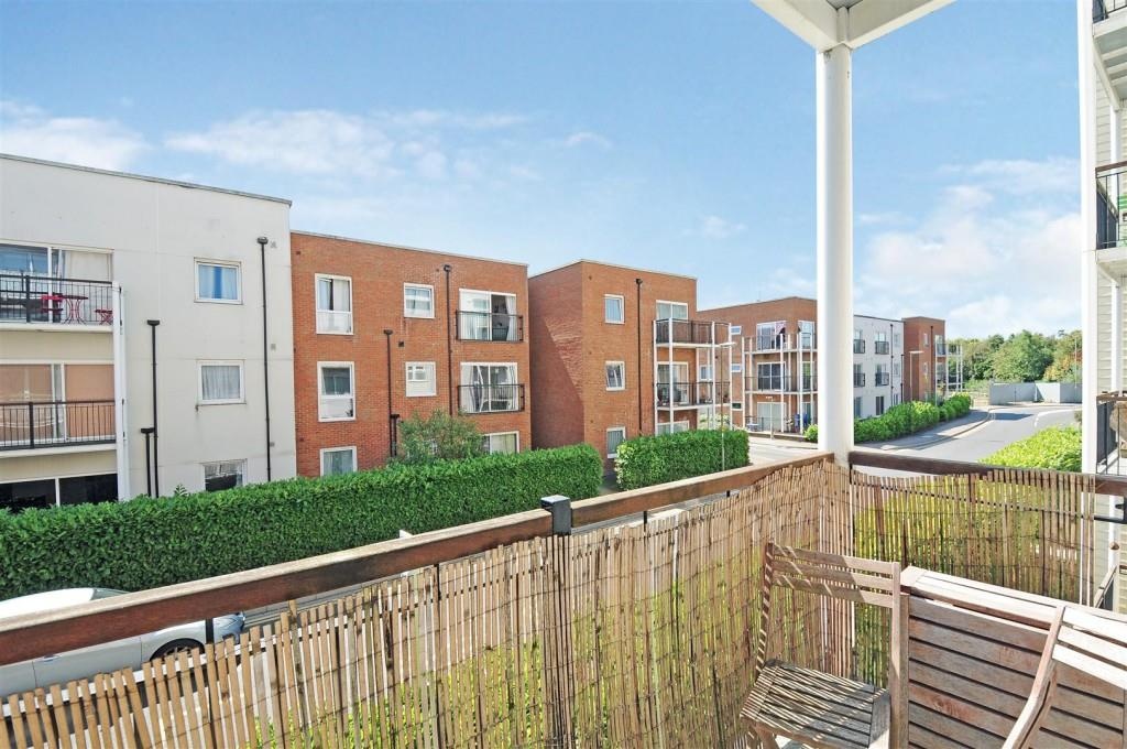 Redhill 1 Bed Flat, Canalside, RH1 To Rent Now for £1,150.00 p/m