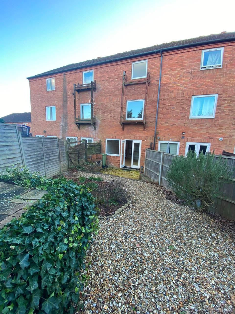 Neath Hill, Milton Keynes 3 Bed Terraced House, Taylors Mews, MK14