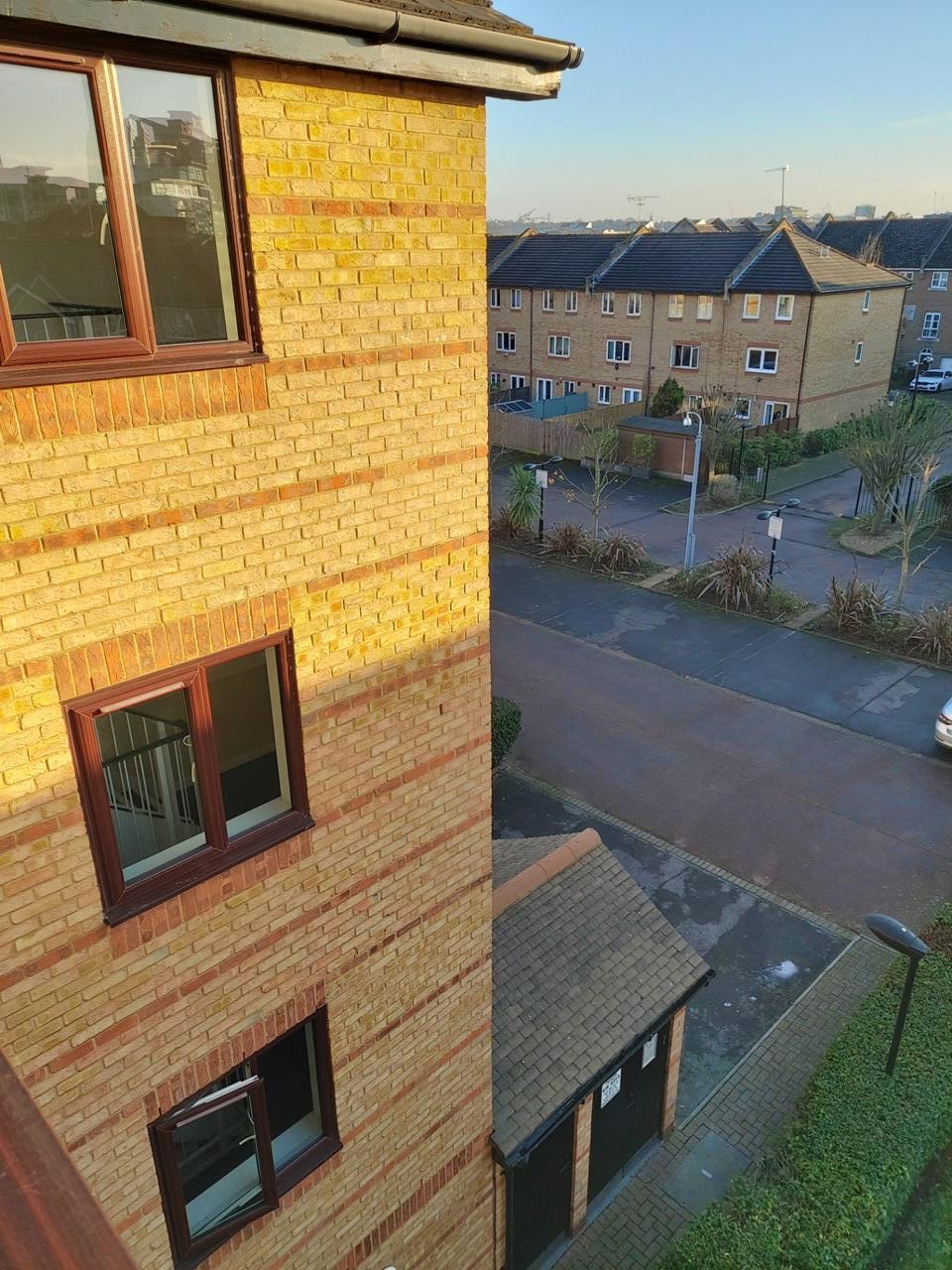 London 2 Bed Flat, Ringwood Gardens, E14 To Rent Now for £1,885.00 p/m