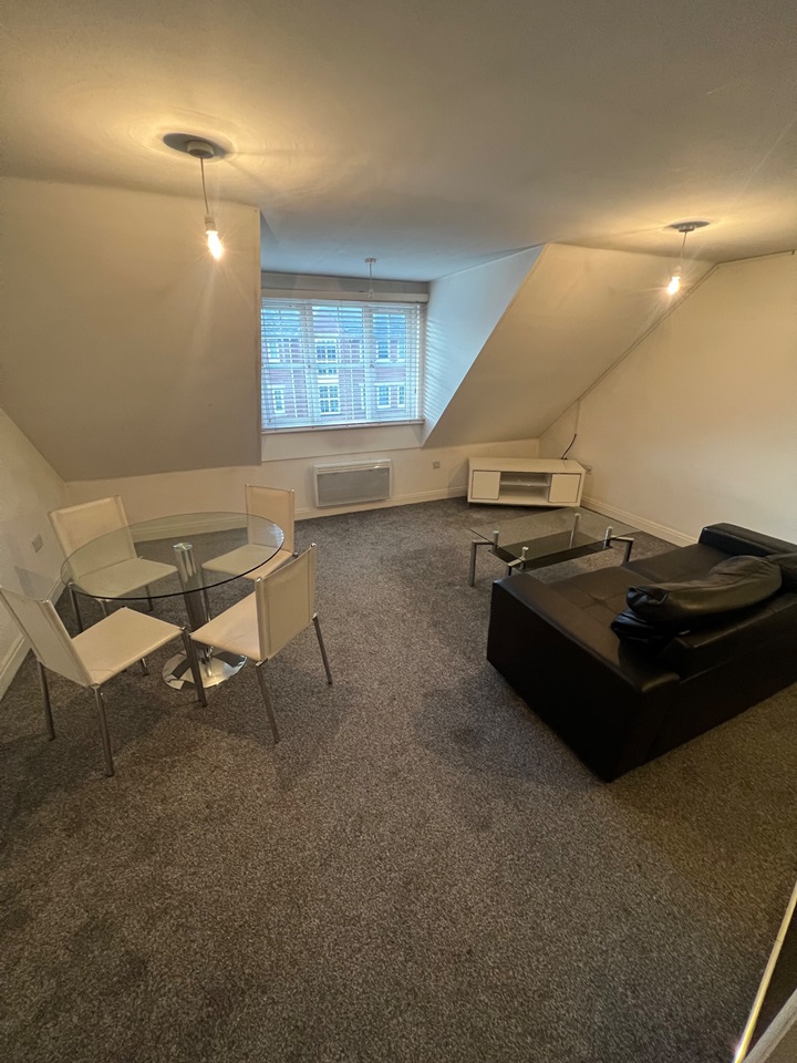 Manchester. 2 Bed Flat, Wigan Road., WN4 To Rent Now for £675.00 p/m