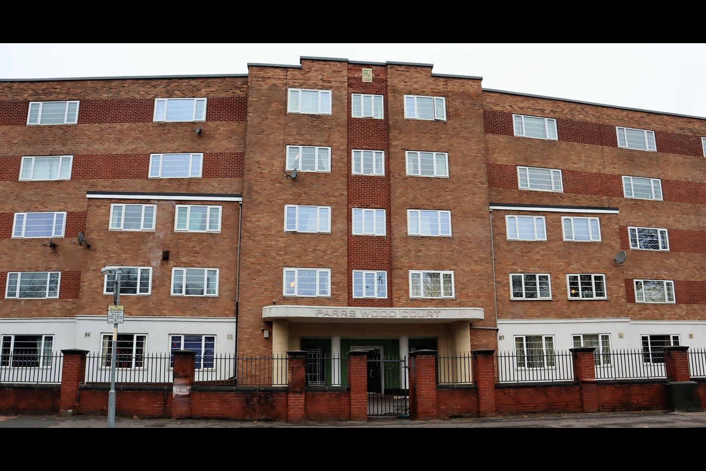 Manchester 2 Bed Flat, Parrs Wood Court, M20 To Rent Now for £995.