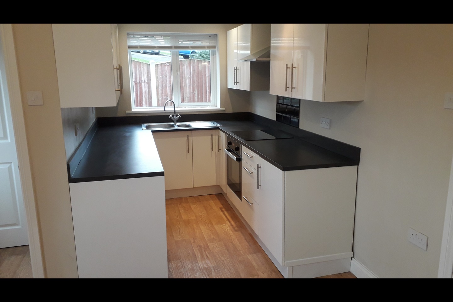 Chesterfield 3 Bed SemiDetached House, Maynard Road, S40 To Rent