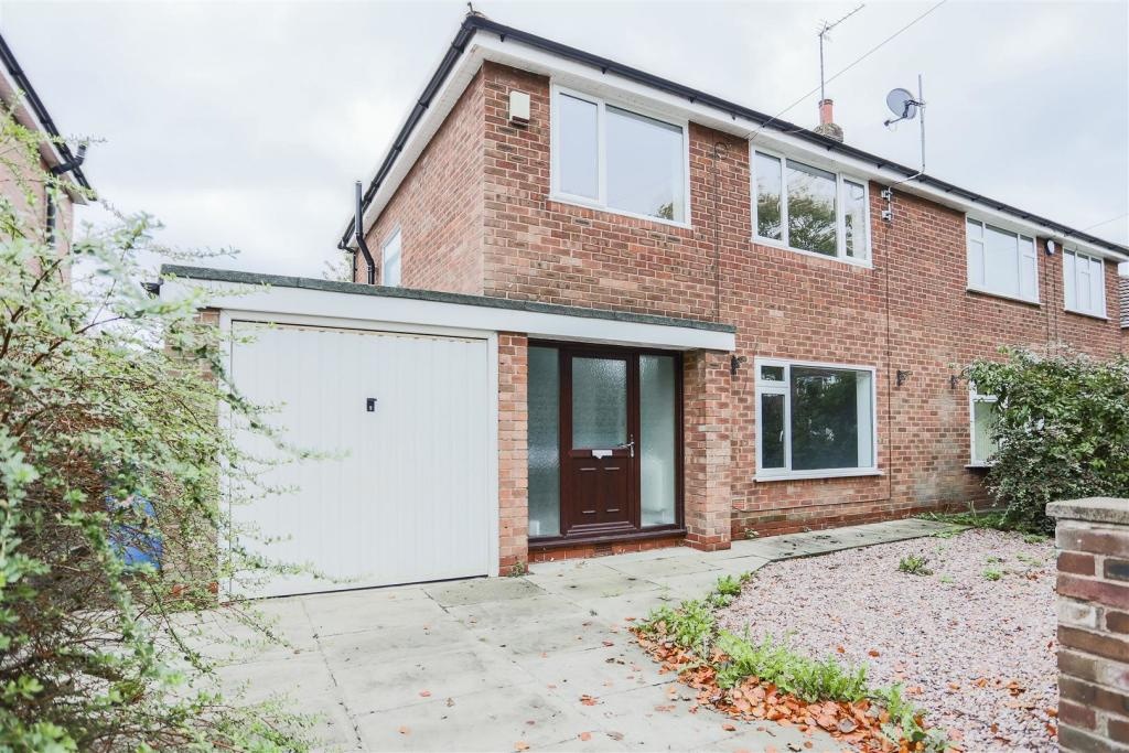 Worsley, Manchester 3 Bed SemiDetached House, Hazelhurst Road, M28
